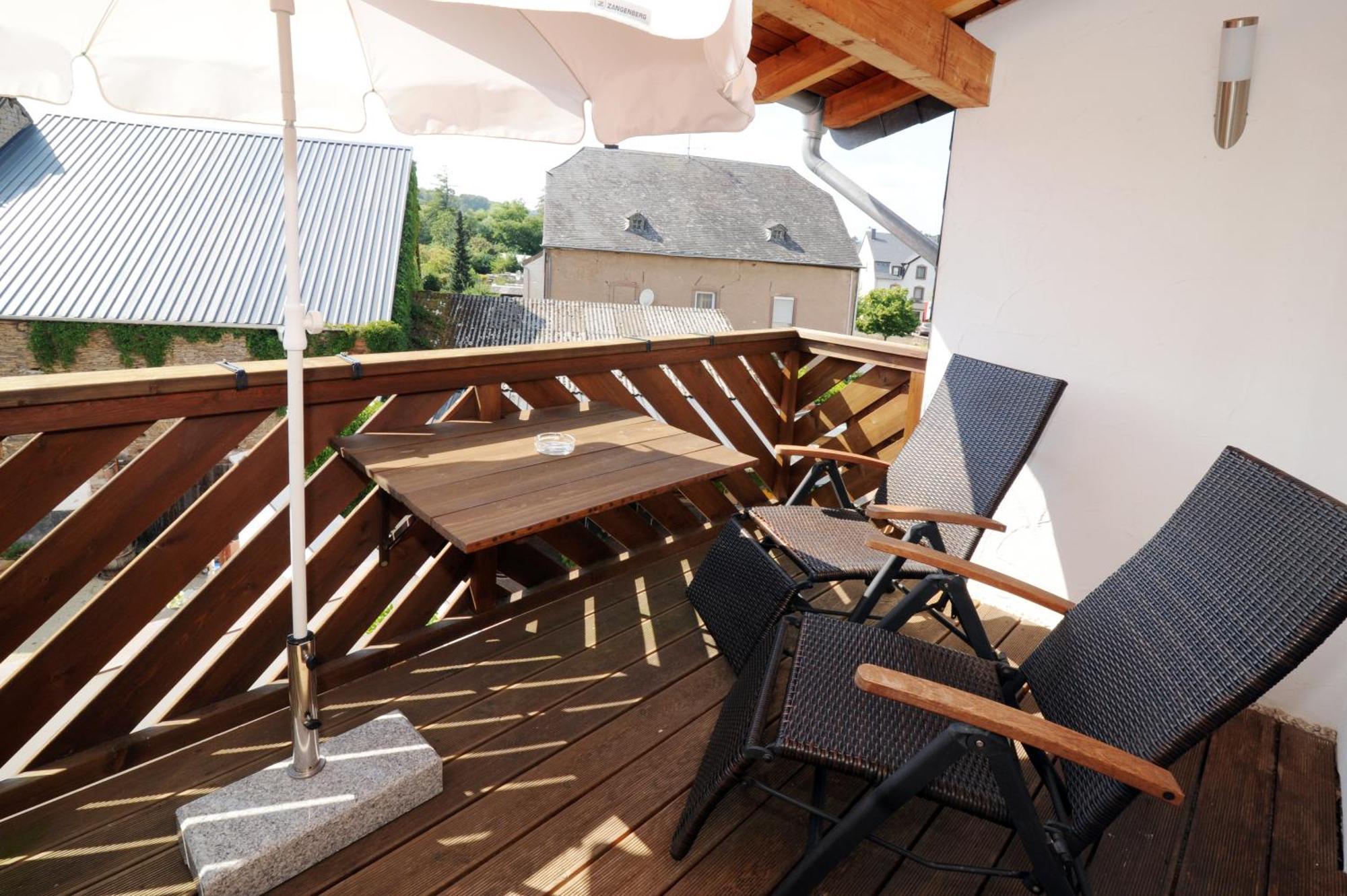 Weingut U. Gaestehaus Becker Platten Exterior foto
